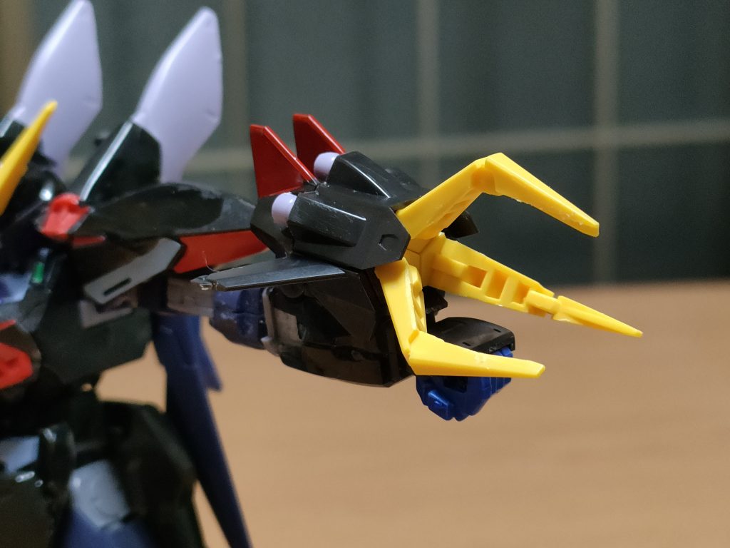 グレイプニールも左前腕部の関節を接続コネクタに代えてアルスコアに接続。