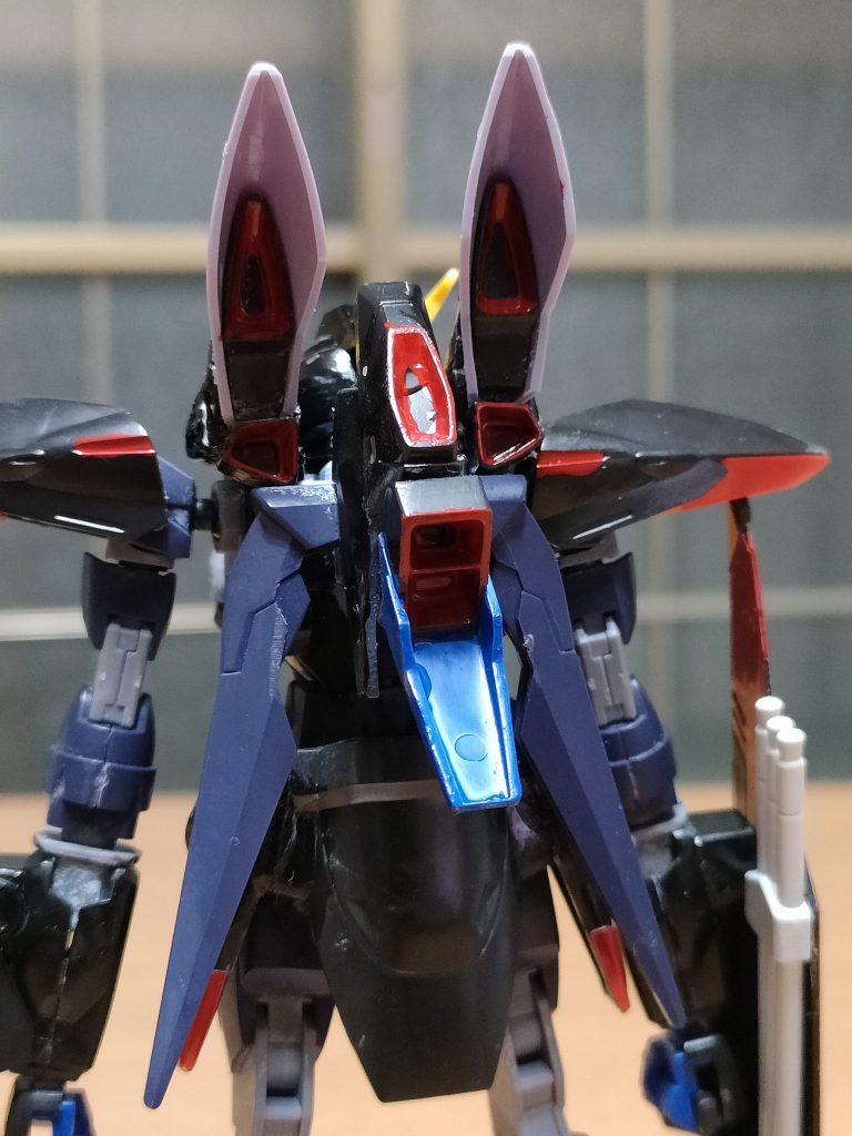 背面装甲。スラスターを着脱式にして背面を、ある程度オリジナルに近付けた。