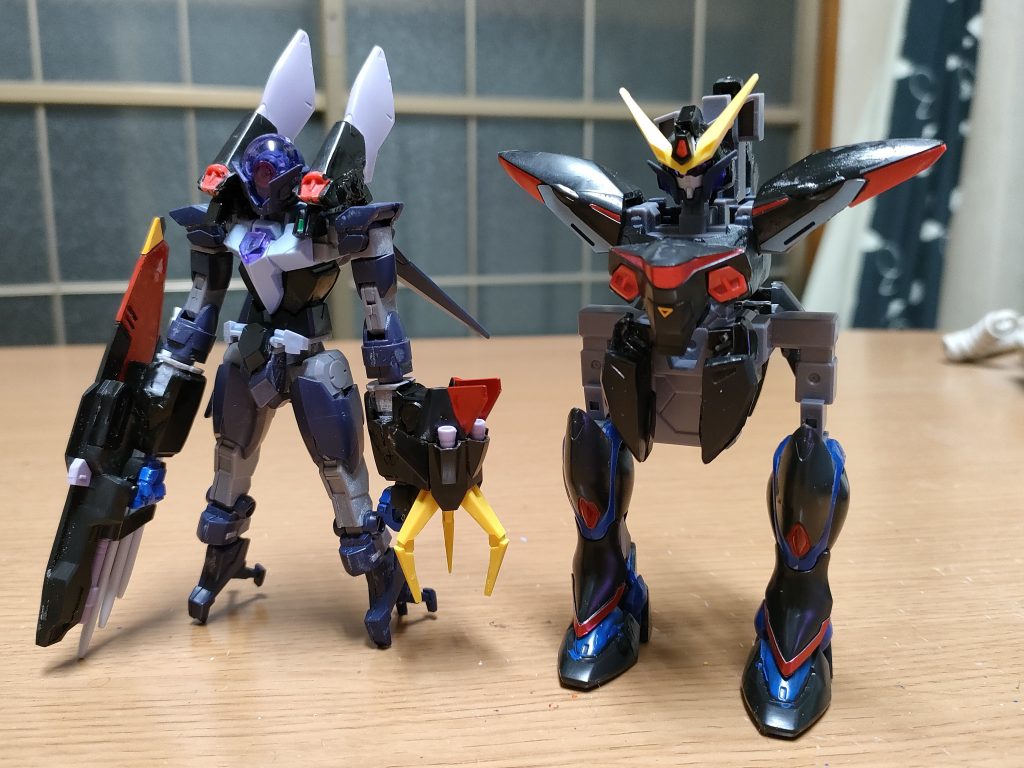 アルスコアユニットに保管した状態。両腕保管部無い為にそのまま。また、両肩のスラスターユニットも含む。