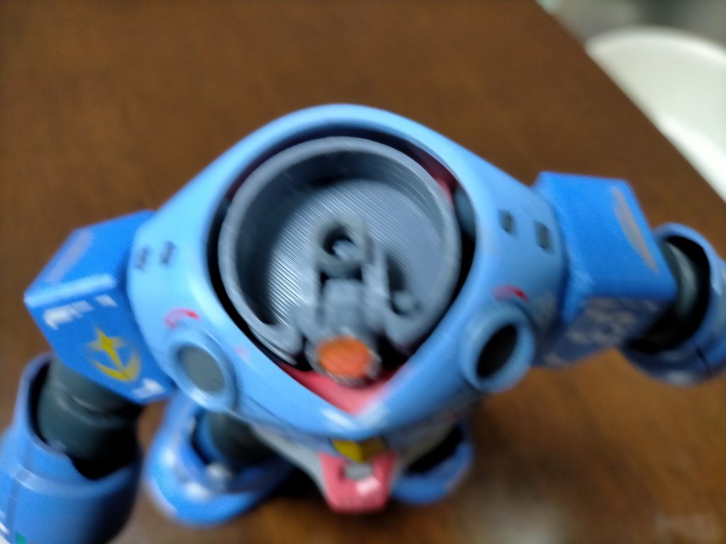 モノアイ可動部。ここも3Dプリンターで製作しております。写真はブレブレですが。