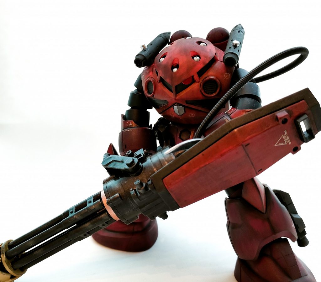 赤くて片手が大きい水辺の生き物と言うことでシオマネキと名付けました。サイド3にシオマネキはいないと思うので、名付けは多分現地ゲリラのおじさんです。