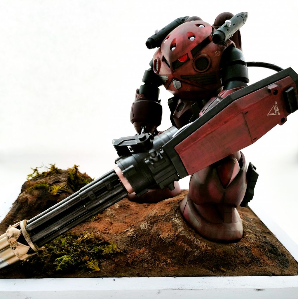 ということでシオマネキでした。タミヤアクリルの黒を全身に塗って、上から水性ホビーカラーの赤を何色か薄く重ねています。すべて筆塗りです。目はシールを紛失したのでガンダムマーカーで書き込みました。以上です。最後までご覧頂きありがとうございました。良ければ過去作も見てやってください。