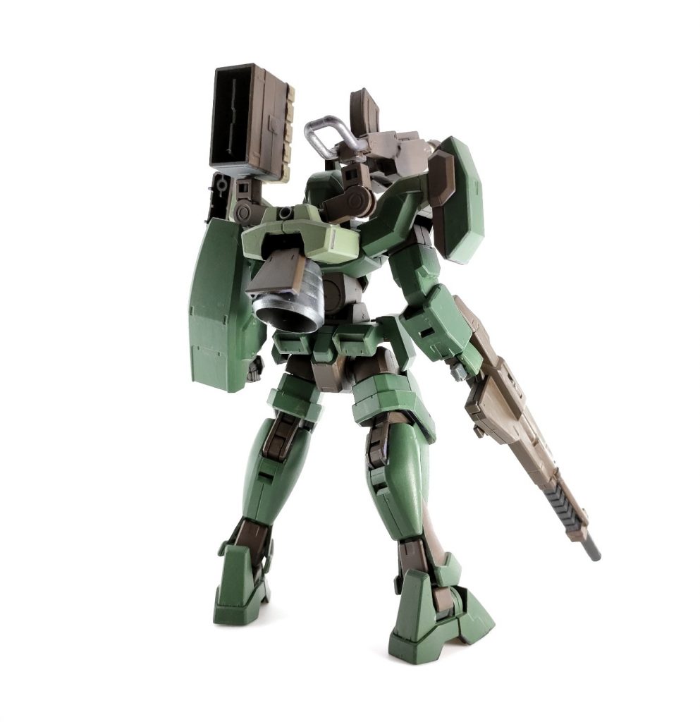 ジェノアスアサルトは、ジェノアスⅡをベースに改造した強行偵察型の機体です。敵地に突入し、場を荒らして撤退することを目的としています。