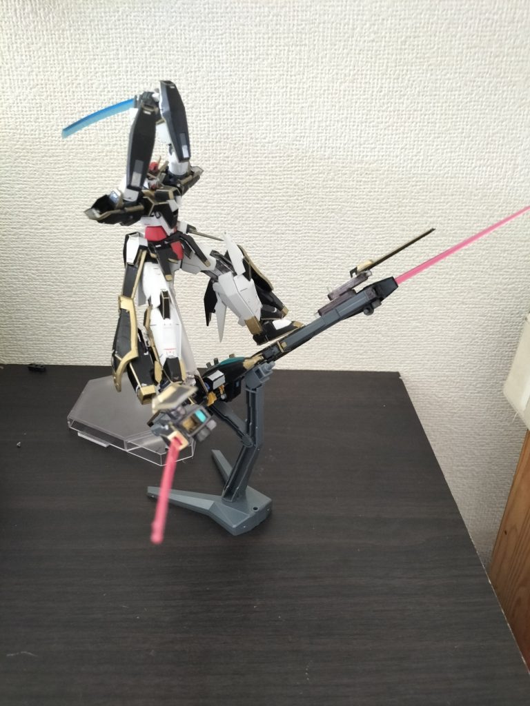 リフターモードコアファイターにクロスシグマシスライフルLRを装着することで両翼兼足置きとして機能し、リフターとして使用できるようになる。