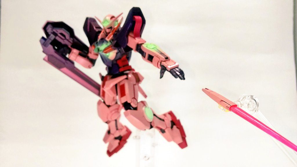 GNビームダガー余ったエクシアに付属してたサーベル刃一体のビームサーベル削ってGNビームダガーにしてます