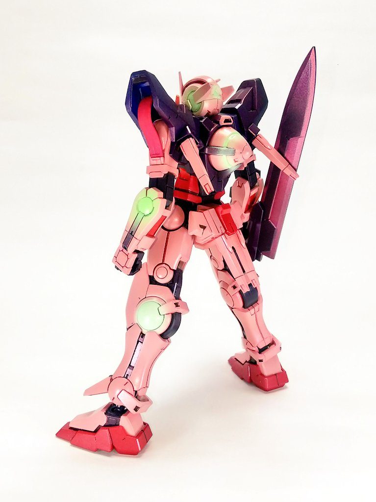 後ろコンデンサーとGNドライヴ周り光って見えるように蛍光グリーンに白混ぜたやつで塗装してあります