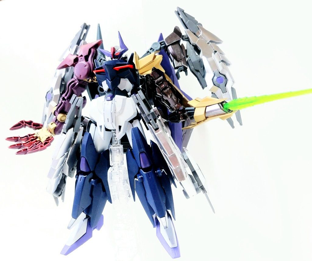 ベース色が白なのはライフルと同様、搭乗者の洗脳が解けかかっている という表現です是非、いいねとコメントをお願いします