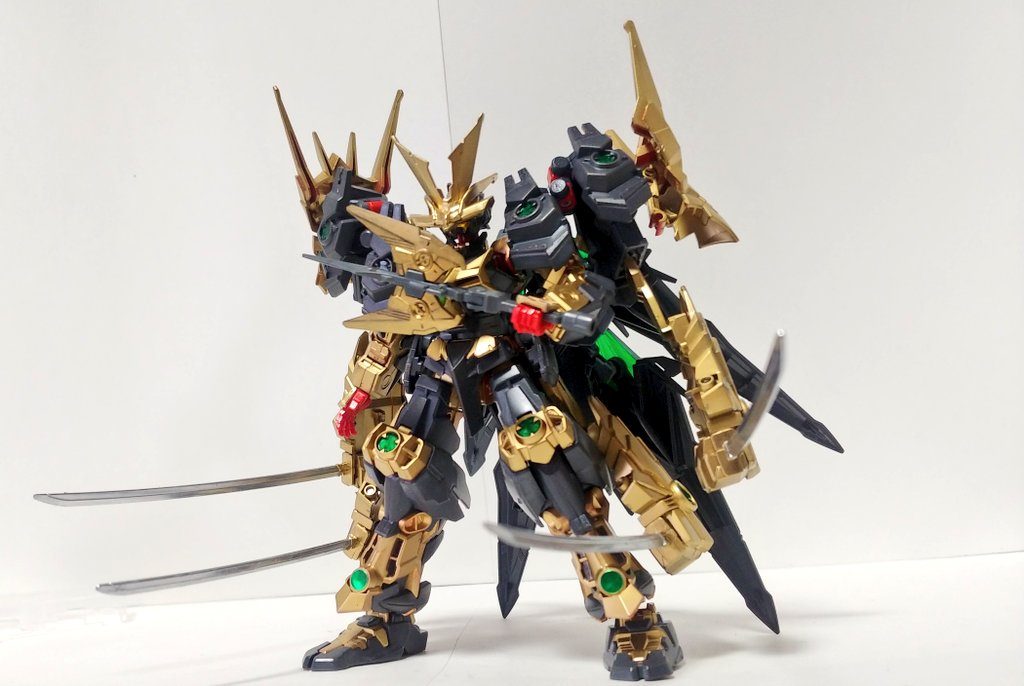 金剛杵(パワーアックス)名称に杵とあるが手持ちの両刃斧である。近距離攻撃は勿論、投擲や反対側からビームの鞭を形成し攻撃など多彩な運用が可能。金剛夜叉明王の代表的な武器(?)と言えば金剛杵なので忍パルスガンダムの剛力圧塵にその名を付けました。 だがどうみても斧 どうあがいても斧