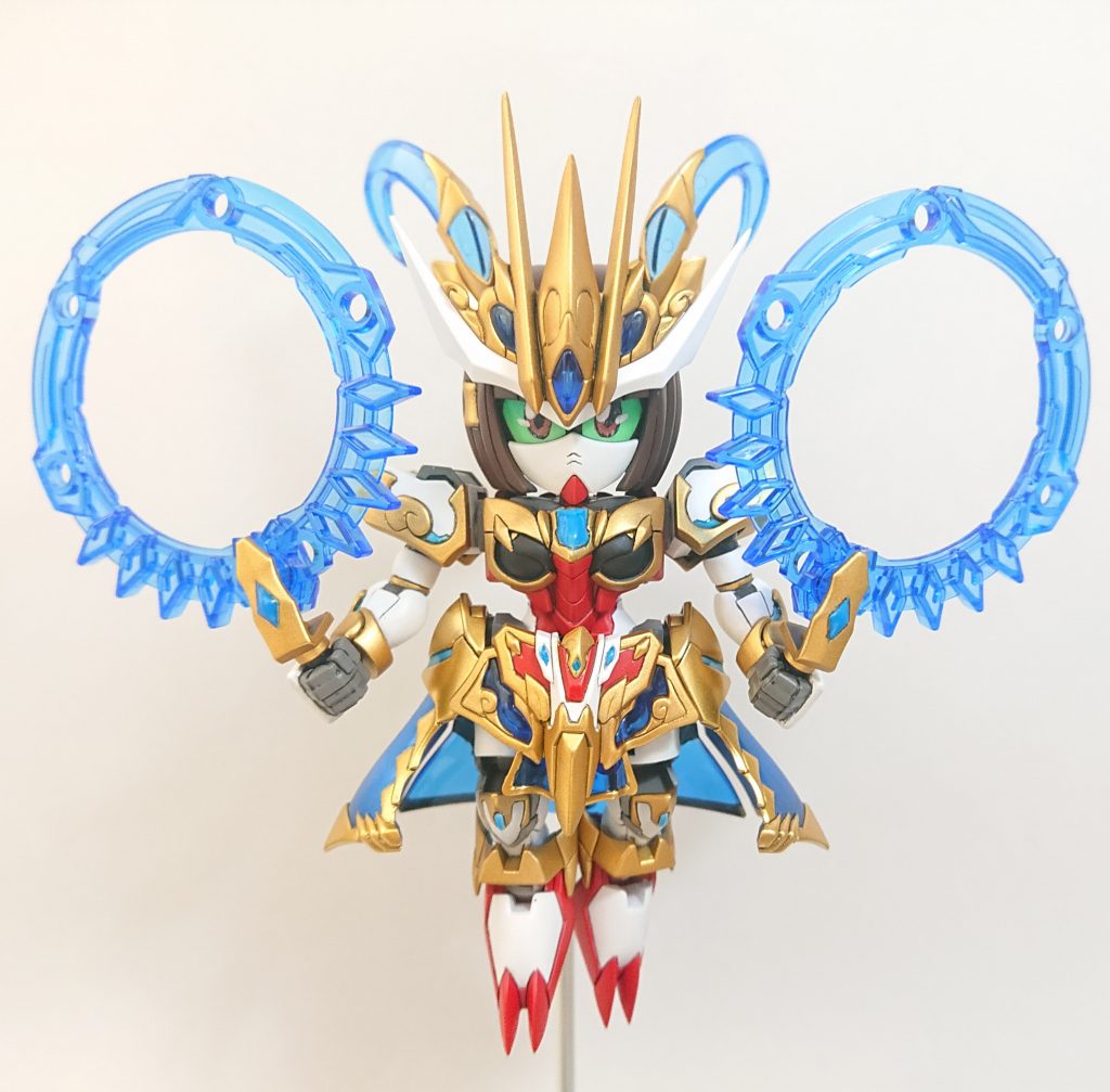 改修部分は、各所のシャープ化、腕、ふくらはぎの肉穴埋め、足首の接続位置変更、額装飾の固定場所を若干上げ、髪を少し削り瞳を大きく見えるように、目の黒縁彫り、胸パーツを若干形状変更と、簡単に作るつもりが色々やってしまった😂