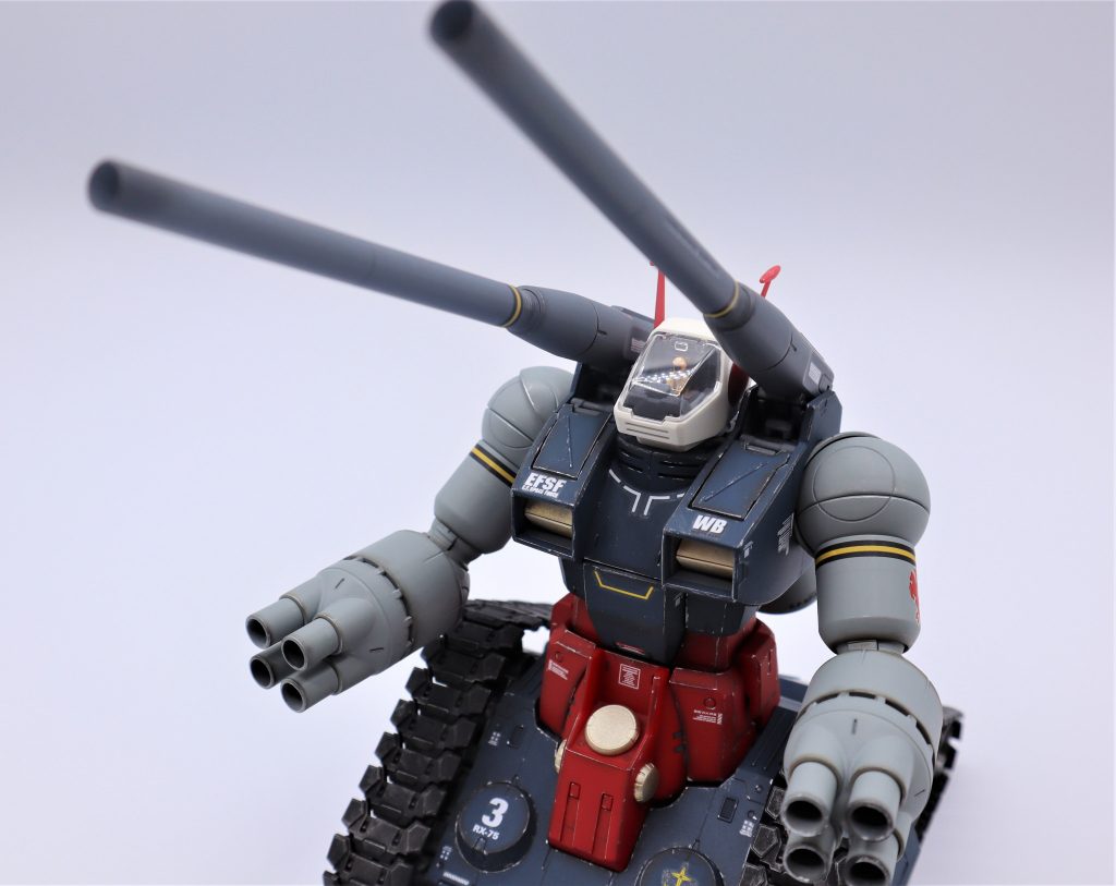 デカールはチッピングやウェザリングの邪魔にならないように貼りすぎない事を意識してます😁砲身などは焦げ付き表現をしています❗