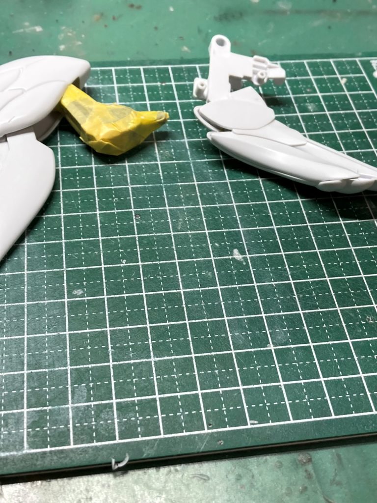 合わせ目を消した部分。背面は後ハメ無理です。