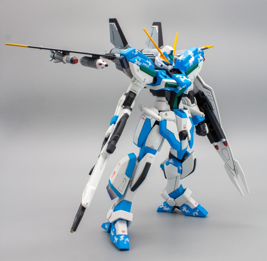 前面(ジェットストライカー展開時)延長はせず、モールドと塗り分けの追加で仕上げています。遠目で見て雲に見えるようにピクセル迷彩2のwhiteを貼っています。