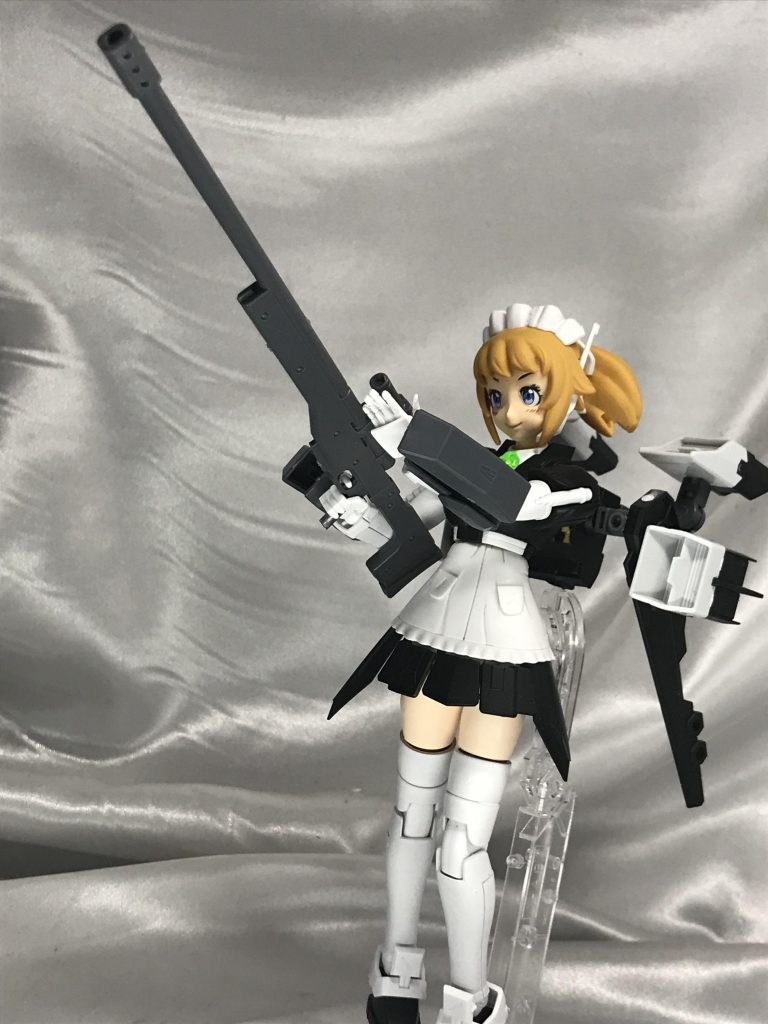 武器は昔のHGエヴァ二号機のスナイパーライフル。腕が大きく引き出せるのでしっかり持たせられます。