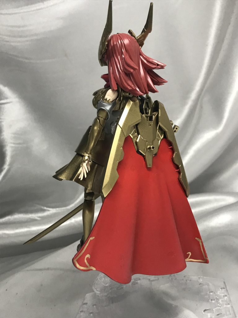 赤いマント。リライズのアイテムを塗り替えてとりつけました。