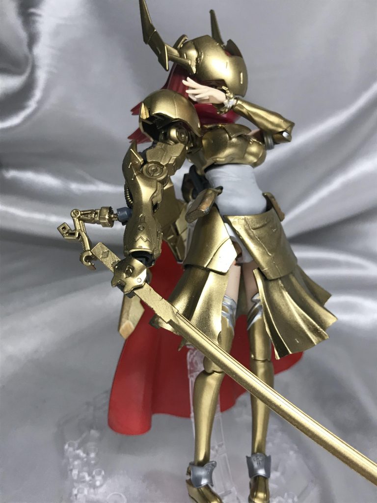 右腕はバルバトスルプスのものを接続し、義手としています。刀は他社のソードのグリップを削り、のっぺりとした金属ぽくしました。