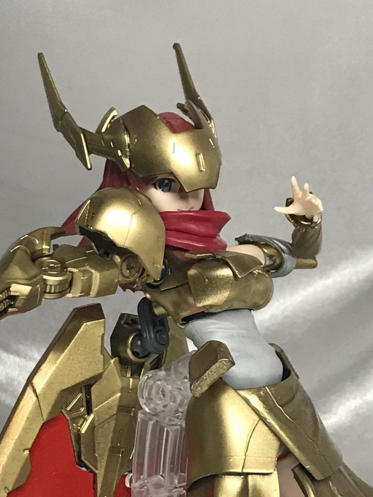 頭は境界戦機の紫々部シオンのものを使用しています。表情デカールは創彩少女庭園から