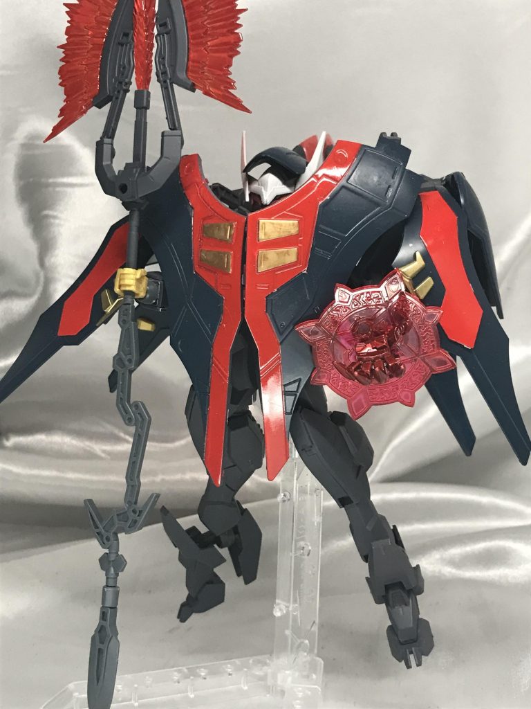 背中はリブランスヘヴンのバインダーの上から旧HGのデスサイズヘルのクロークをかぶせ、着ぶくれてるような感じに。