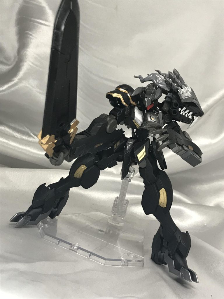 ソードメイスとかデカいランス、希少金属の剣などあるなら、巨大な鉄剣を振り回すガンダムフレームがいてもいいなって思いました。ヘルムヴィーゲリンカーとかもしますしな!ルプスレクスを改造して使っているので関節かなり硬くて良いです。