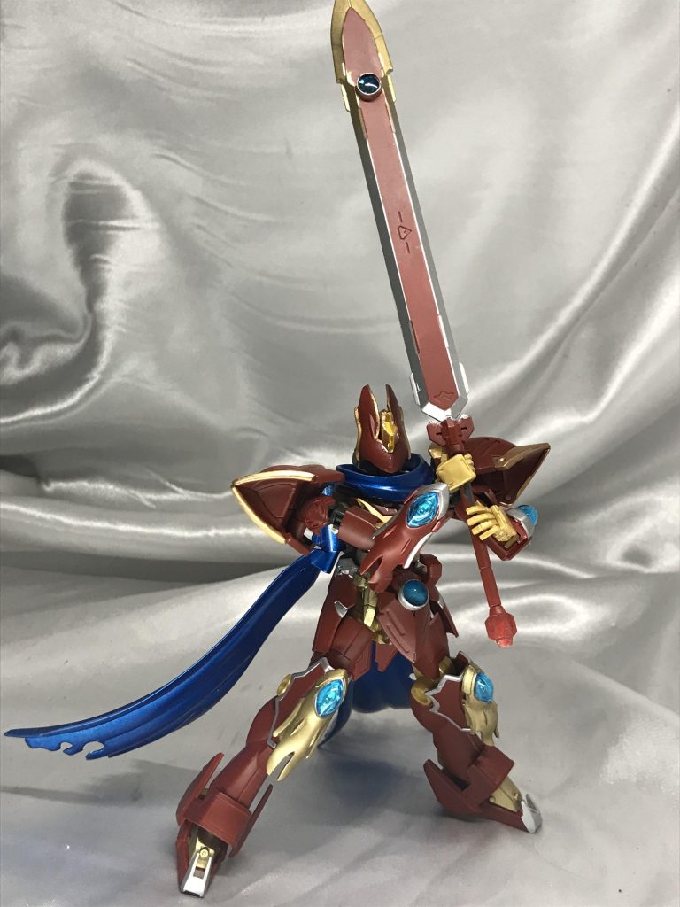 ガンダムフレームなんで肩の可動はえげつなく両手保持も楽勝です。ガンダムなのにマントをしっかりつけてるやつって作るの初めてだったんで楽しめました(///▽///)