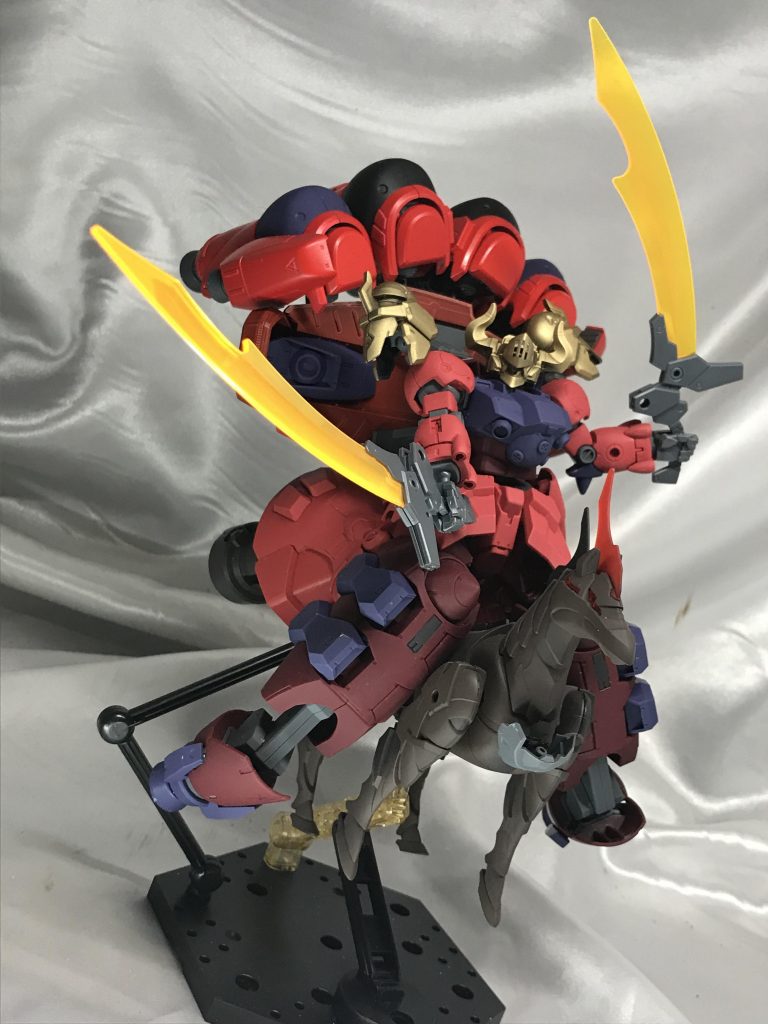 武器は大鉈二振り。バズーカなどいろいろありましたが、やはりこの武器が一番好きです。GN-Xのときの太く短いのも好きですが、やはり長さのあるこっちです(*゜ー゜)