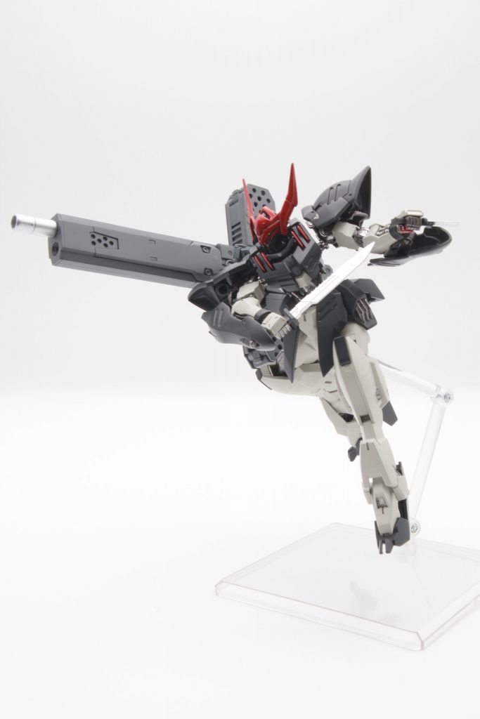 背中の棺桶も接続アームでフレキシブルに動くように。