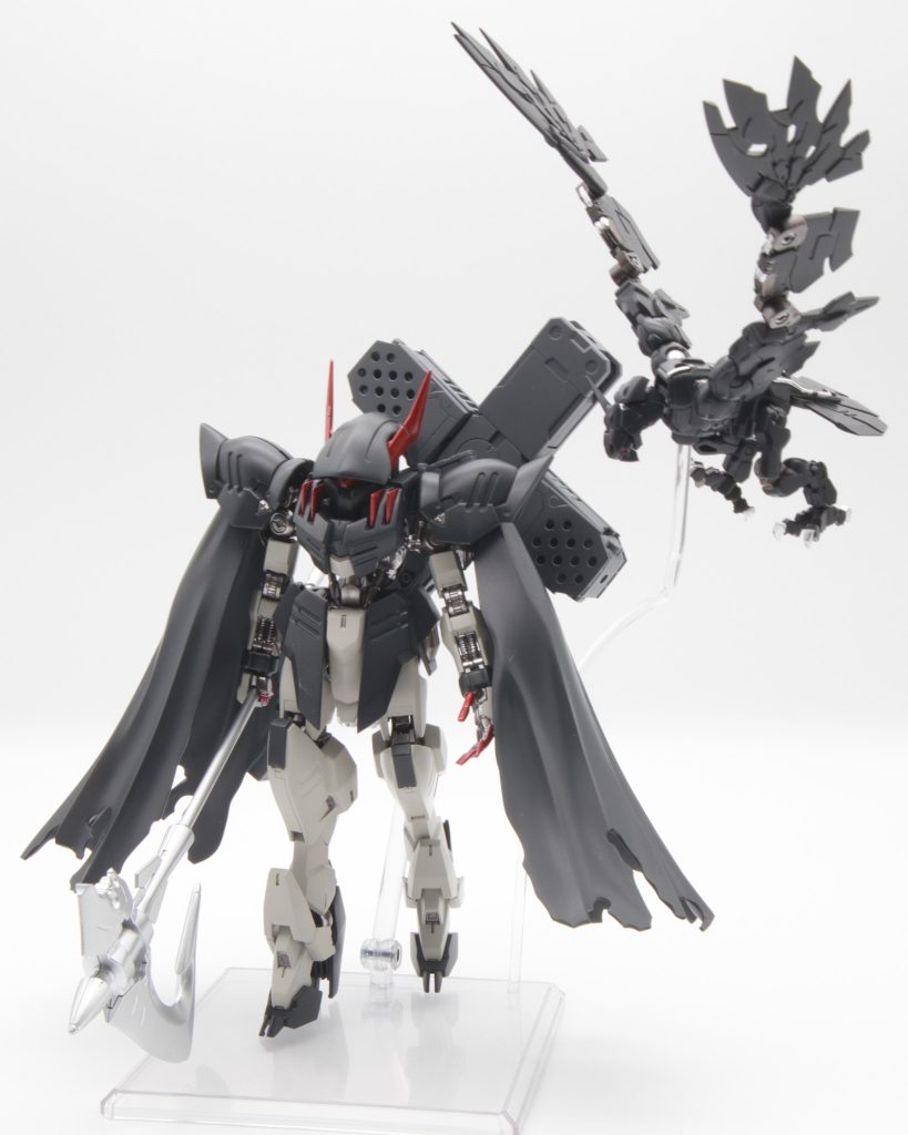 何かお供がほしいなと思い、これまたコトブキヤのヘキサギア オルタナティブ スニークサイトを従えて1枚。