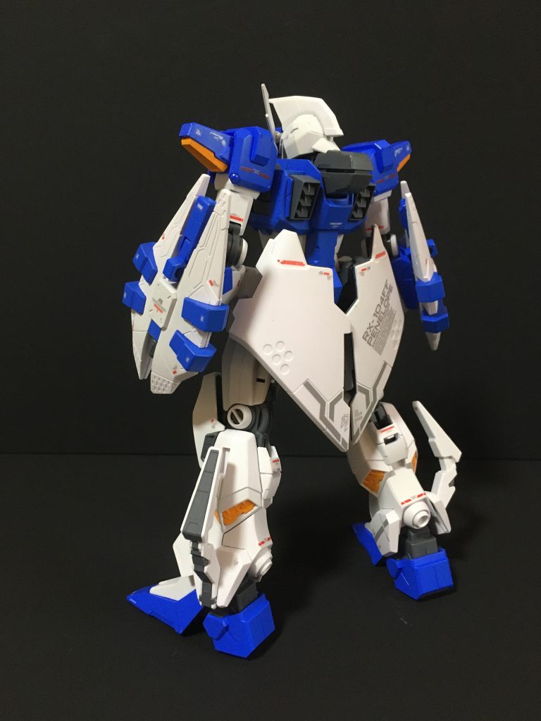 オデュッセウス背面ショット通常のHGの3倍のパーツ+面積の塗装が必要で大変でした。MSホワイト3本使用しました。デカールも2倍の量で2日かかりました。