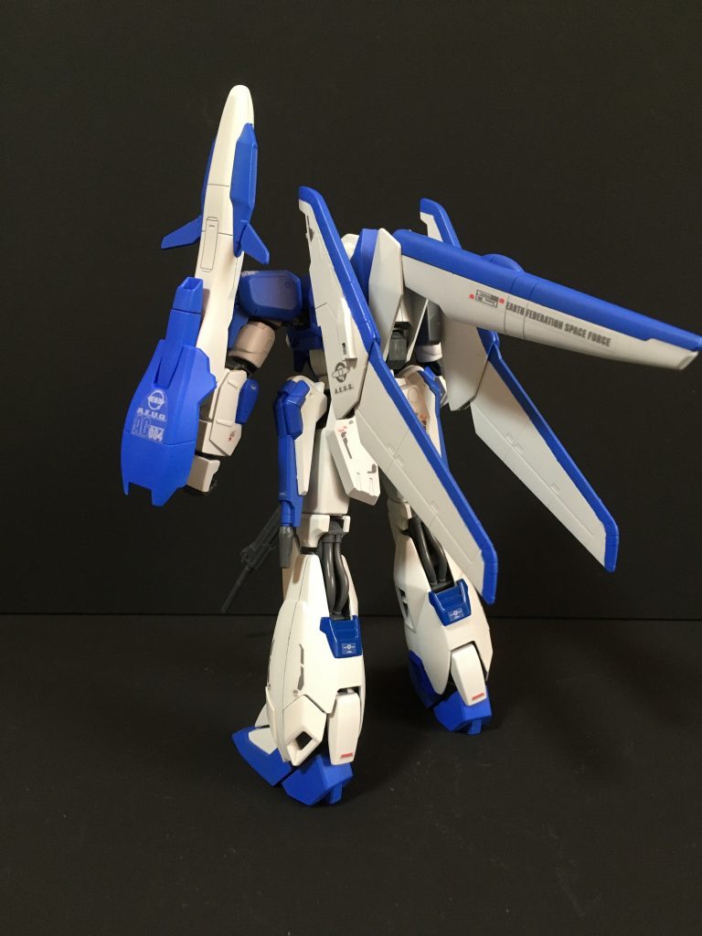 背面ショットGFFだとふくらはぎ裏側が青色なのですが、他キットと配色が合わなくなるので、白色で塗装しています。