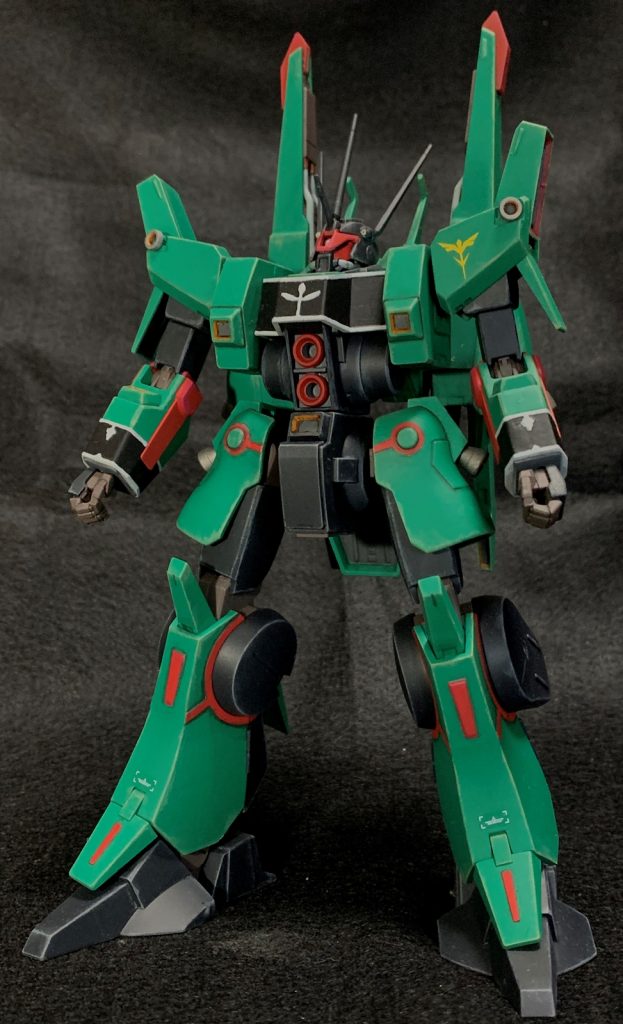 配色はZZ版を基本にしていますが、ガンダムMk-ⅴやシルヴァ・バレトを参考に赤の差し色を増やしています。