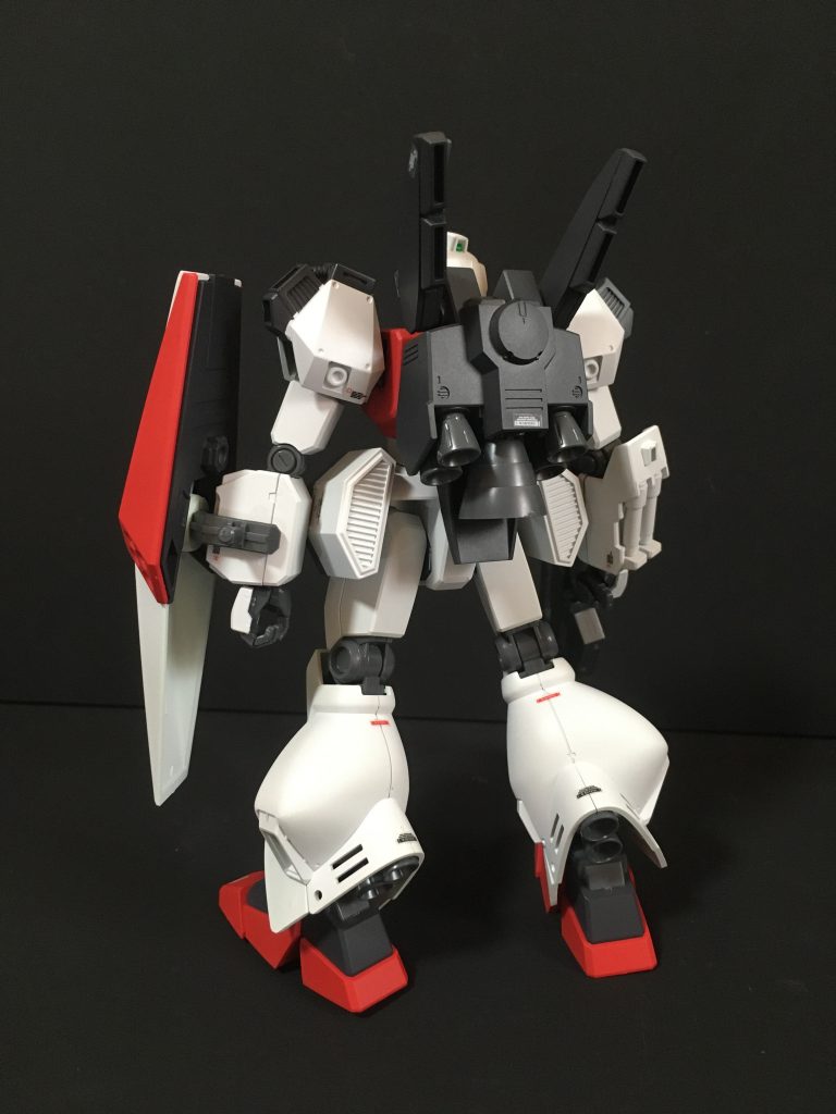 背面ショットF91公開時にジェガンが活躍?(少なくとも現役)だったのは嬉しく思った記憶があります。当時はF91仕様のジェガンが発売されることはありませんでしたが、プレミマムバンダイが始まってから こういったマイナー・改造仕様も購入できるようになって嬉しく思います。