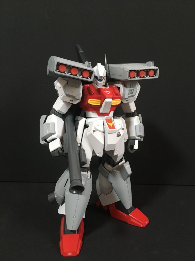 エコーズ用のアーマーを外した設定状態。胸中央は追加アーマーの設定ですが、通常装甲と同じ配色で塗装しています。