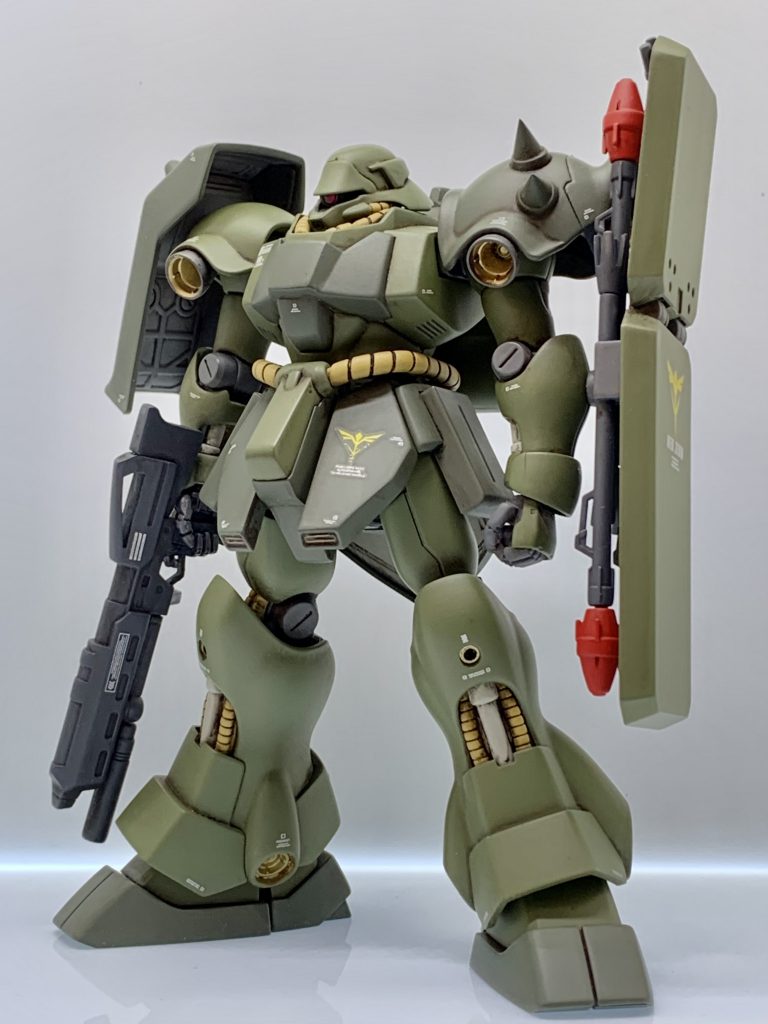 股関節の幅増しと前進、ウエストをくさび状にスペーサーを噛まして前傾気味に。首を1ミリ弱短縮＆首の動力パイプの内側を削って顎がより埋まる感じに。プロポーション修正はそれくらいです。