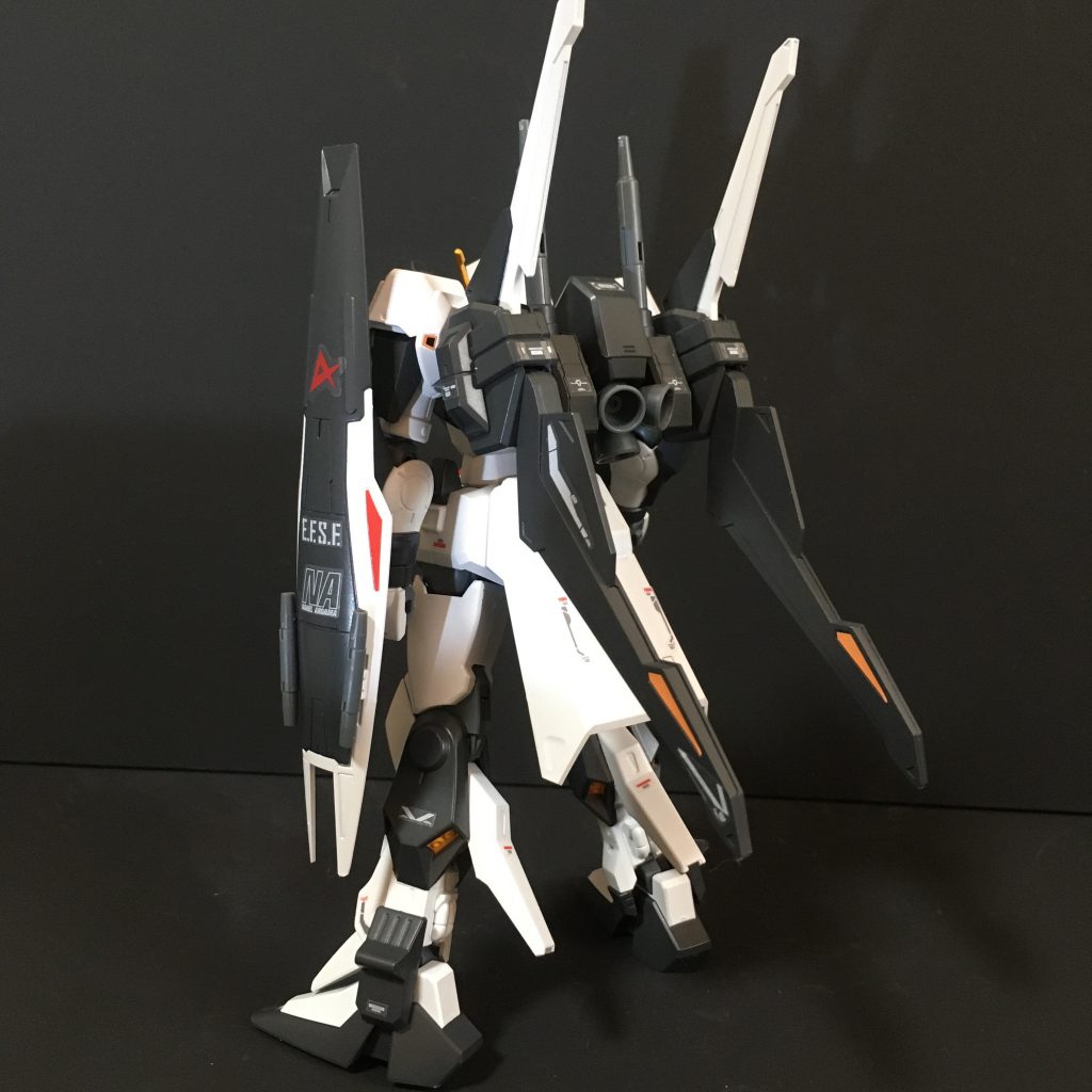 後方ショットバインダーがカッコ良いです。