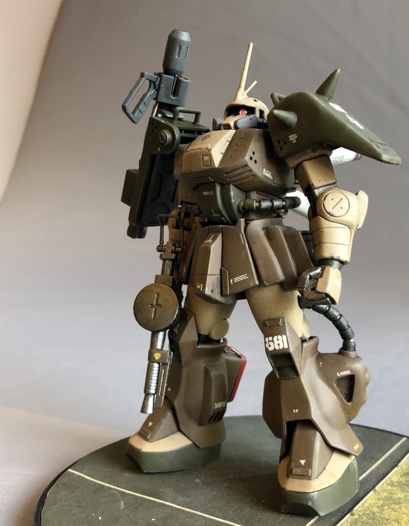 旧キット含め、ディザートザクを作るのは初めてなんですが、太ましくて重モビルスーツ感溢れるザクですね！気に入りました！