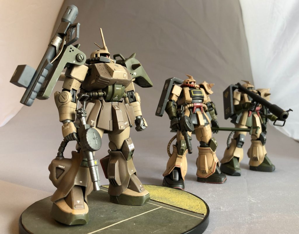 僚機の皆さんと。左からディザートザク→オリジンMSDザクデザートタイプ→旧キット＋HGUCザクデザートタイプ