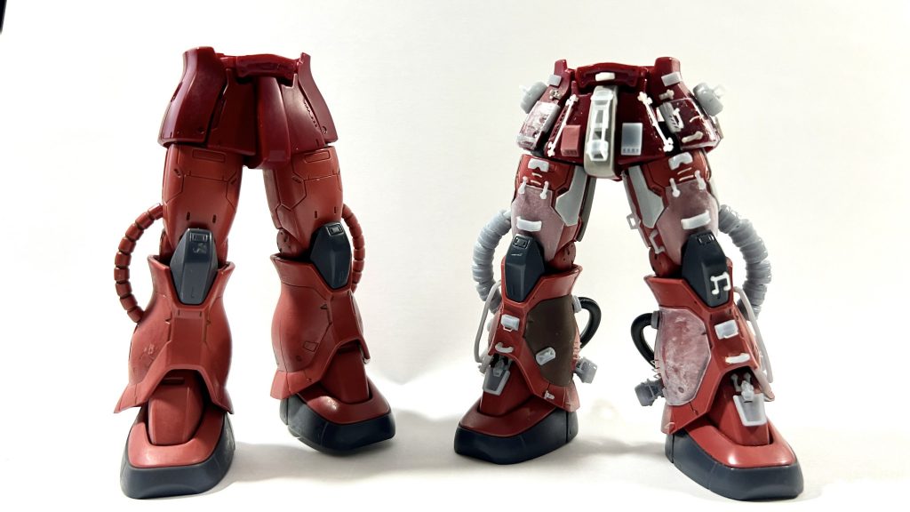 グレーのパーツが貼り付けたディティールアップパーツです。