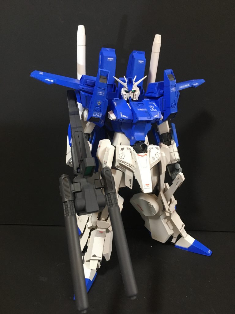 右前面HG FAZZ は何故か発売されませんね。パーツの干渉が多くてZZ本体から再設計が必要だから?でしょうか。