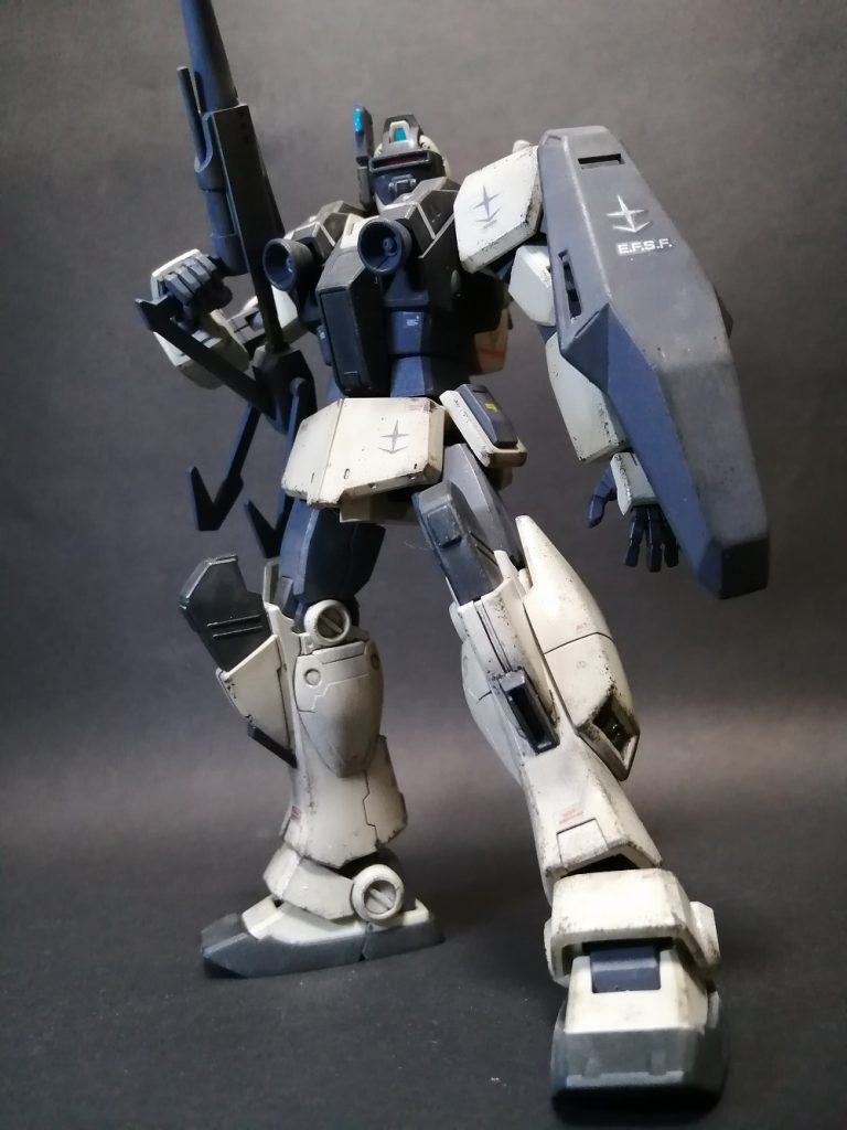 下正面から。ヴァースキ機はジムⅢベースの指揮官機？です。ジムⅢが犠牲に。