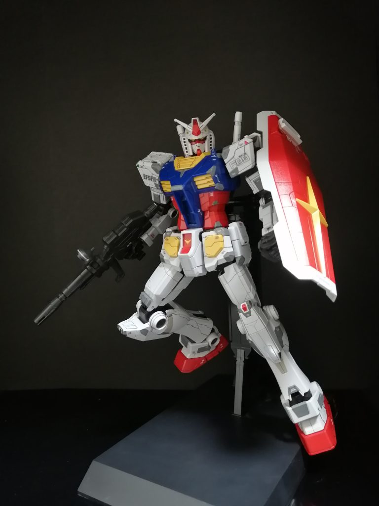 78ガンダムの中では細身のスタイルです。このキットの細身スタイルは好きです。