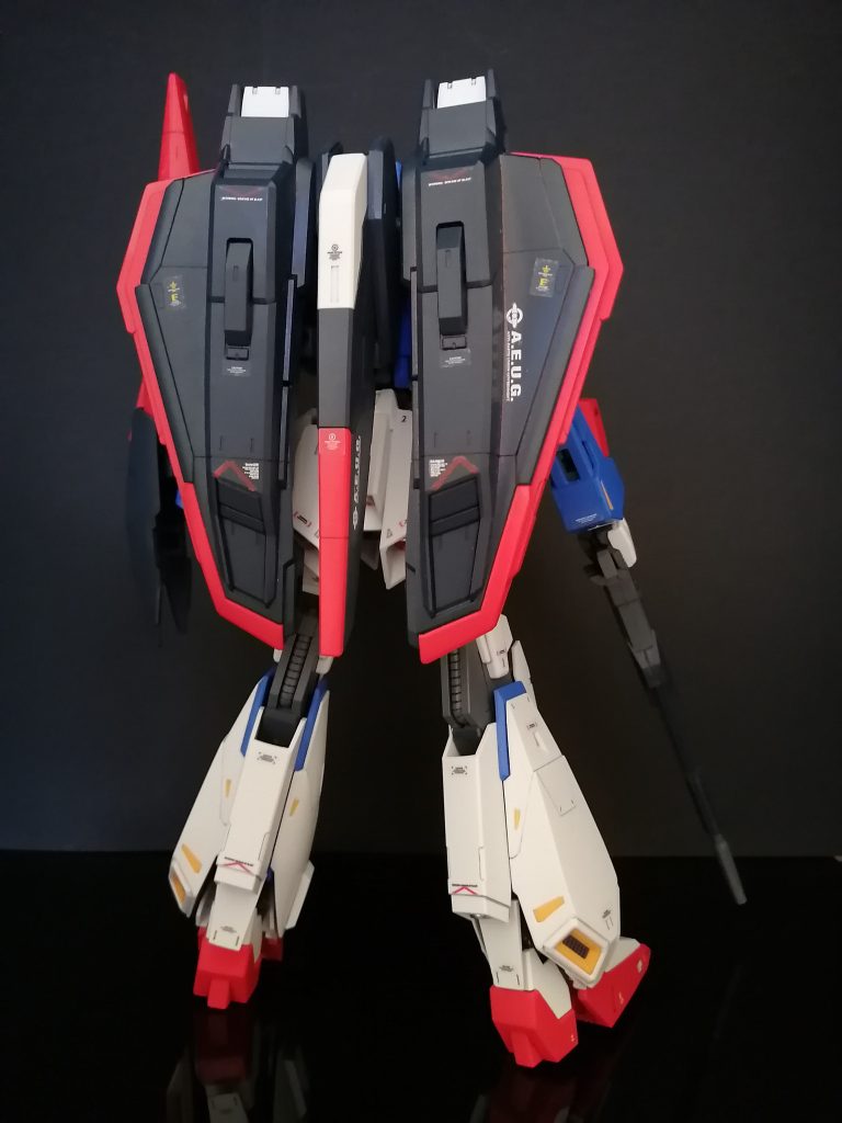 リアビュー。大きめのキットなので、存在感があります。