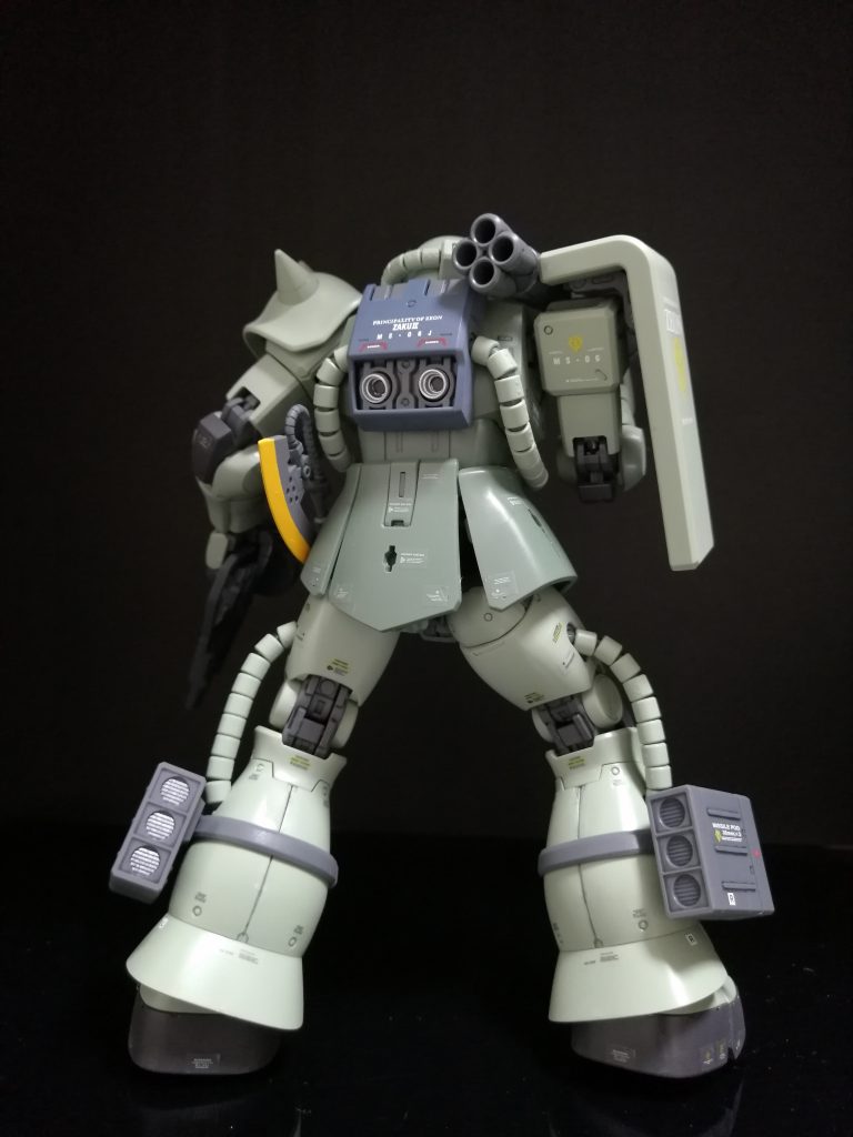 バックパックのバーニアはガンダムマーカーのシャインシルバーとメッキシルバーを混ぜたら、いい感じになりました。