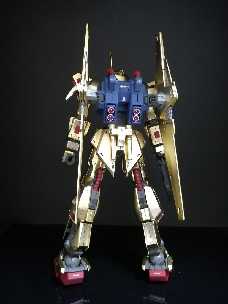 このキットのゴールドの外装パーツはとてもきれいですね。色落ちするといやなので、ゴールドのパーツにはトップコートしませんでした。