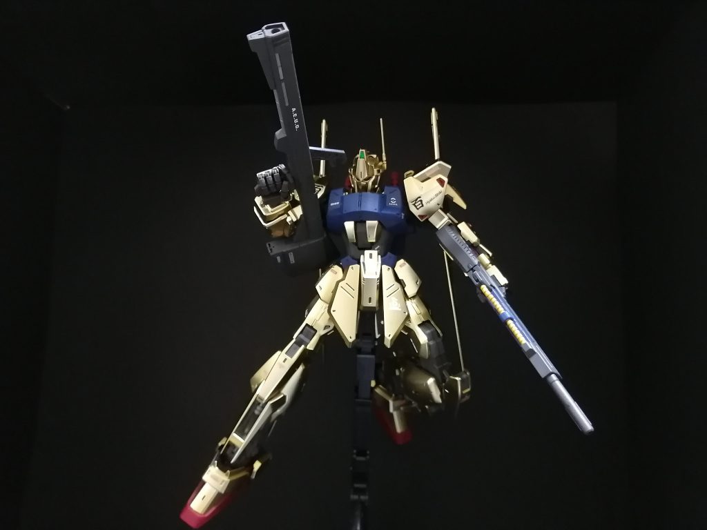 クレイバズーカとビームライフル装備。