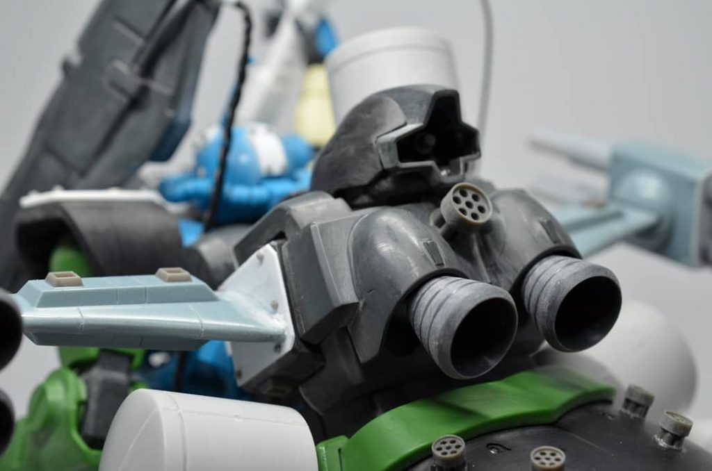 強引にサイコミュ兵器搭載しています。全て無理矢理付けています。