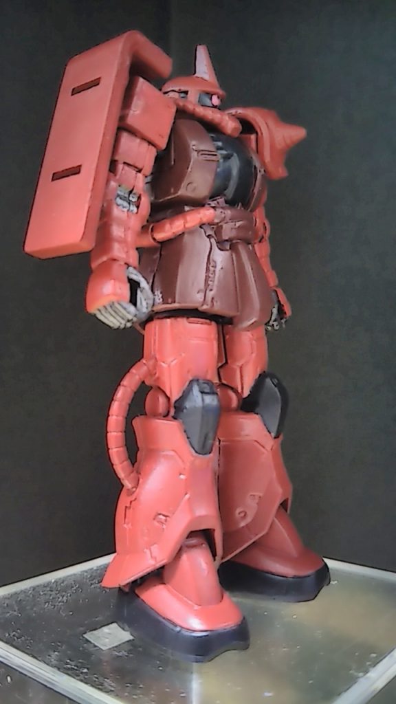 1979年のファースト(テレビ)版よりも…深い色合いになっています😊　ファースト版がピンクに近いレッドな感じで…オリジン版がボルドーな感じです😁(個人的解釈)　結局、どちらも好きです😅