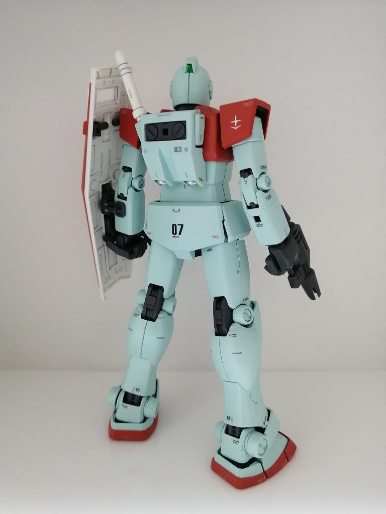 モールドがほとんどないとてもすっきりとしたキットです。