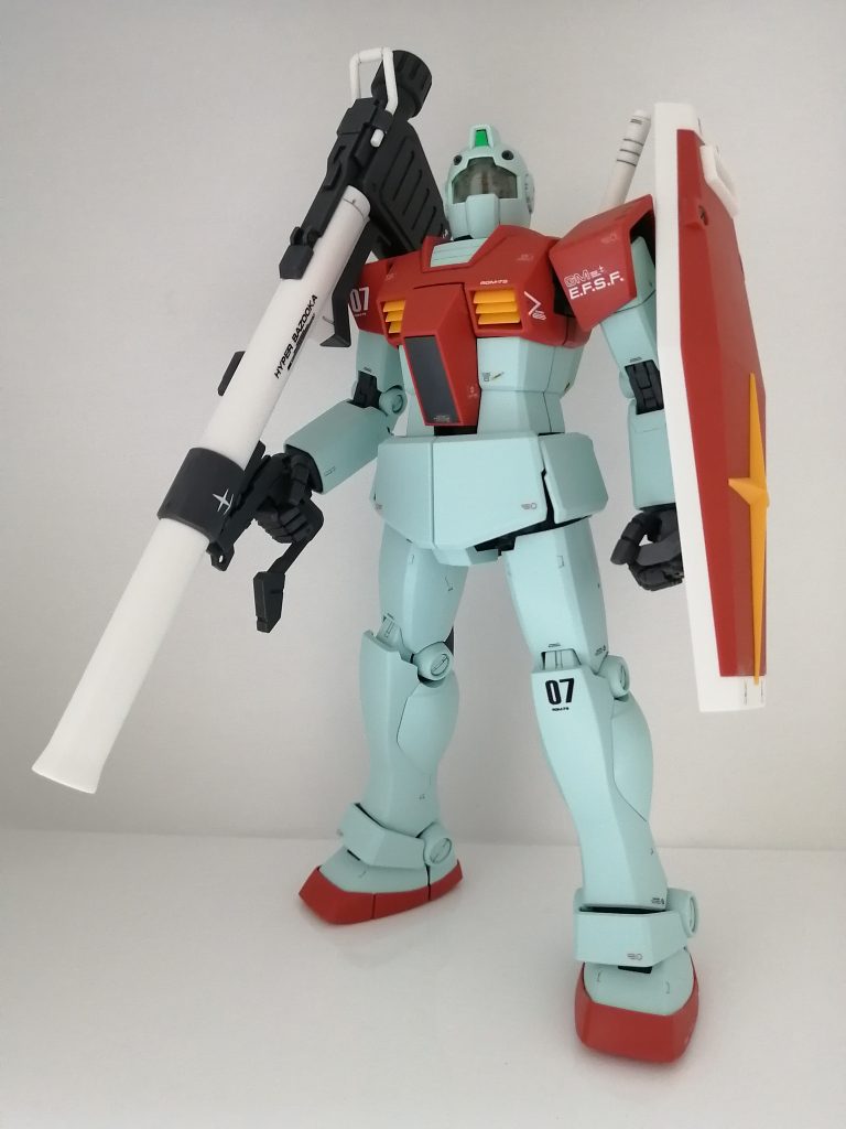 バズーカを持つと、強そうに見えます。