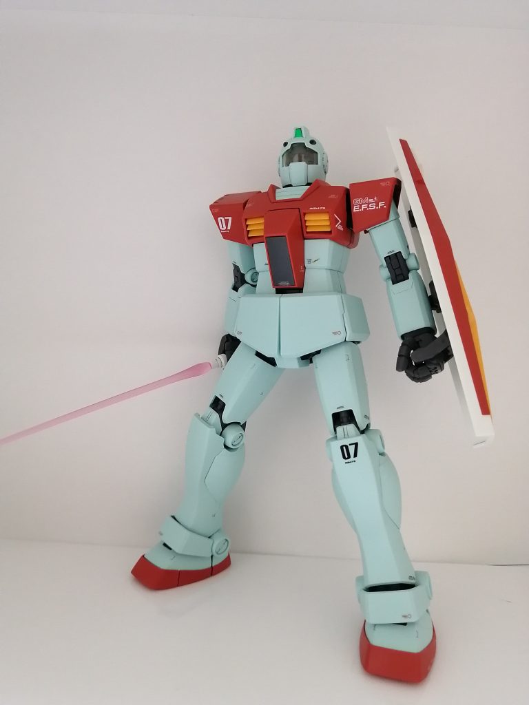 ビームサーベルを構えたポーズ。最後まで見ていただき、ありがとうございます。