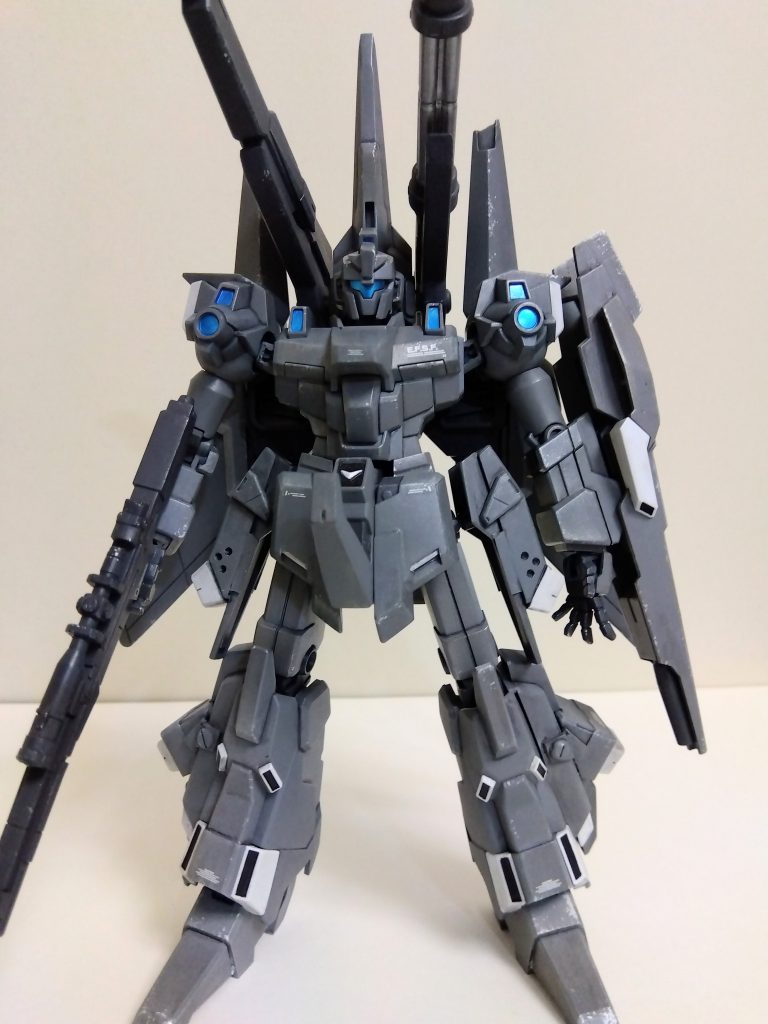 基本はHGリゼルC型にビルダーズパーツとパワードアームズパワーダー、一部パーツにディフェンサーとノーマルリゼルを使用しました。
