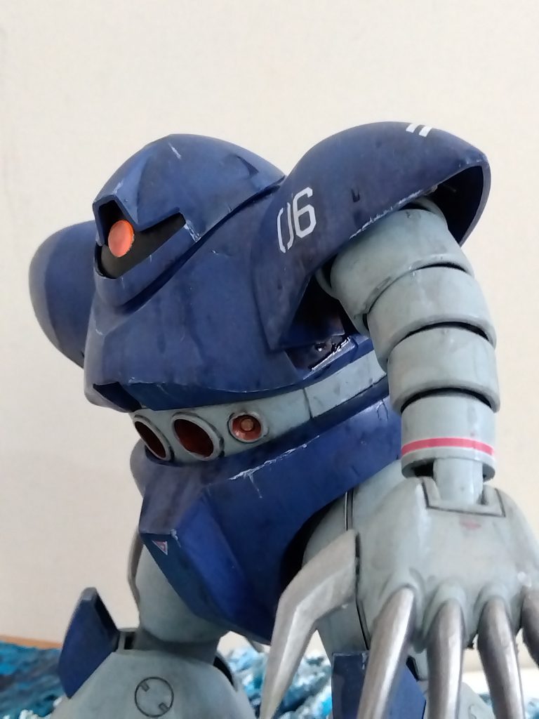 塗装はシタデルで。その上からウェザリングをかけてます。腕のラインは現地残党の袖付き気取りという設定。